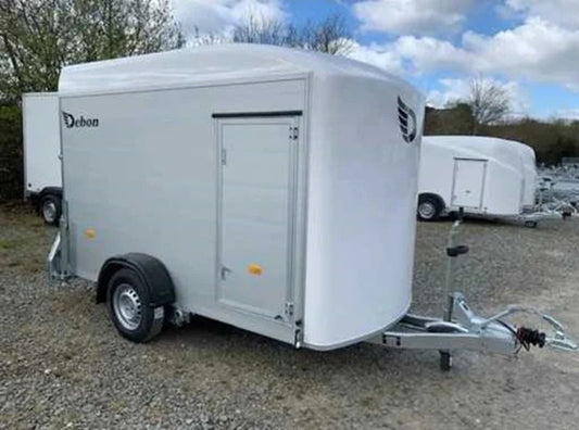 DEBON C300 Kastenwagenanhänger, zulässiges Gesamtgewicht maximal 750 kg bis 1300 kg.