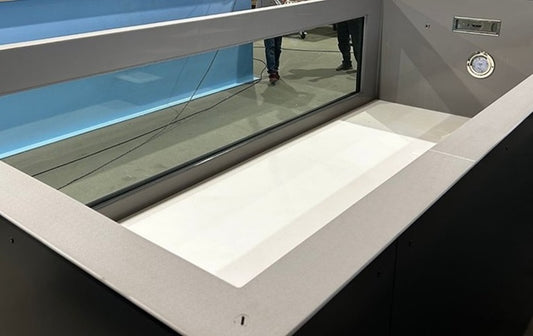 Polypropylen-Schwimmbecken mit einem 4 m breiten Fenster 6,5 m x 2,5 m großes